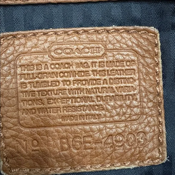 COACH- Elegant Brown Leather Shoulder Bag - Picture 6 of 8